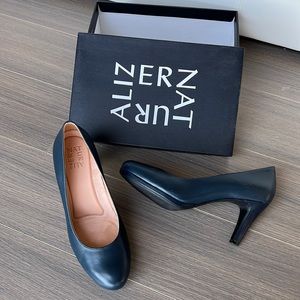 Natualizer navy blue pumps